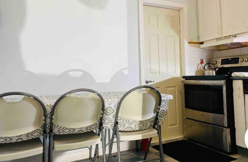 Lovely II Space Share A Room East York Canada Toronto Esterno foto